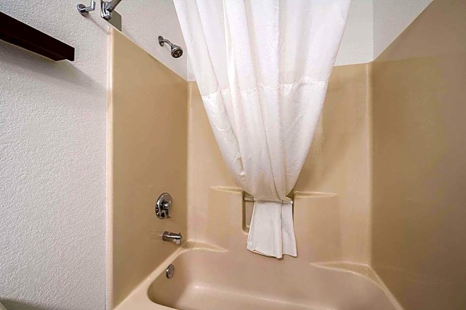Country Inn & Suites by Radisson, Freeport, IL