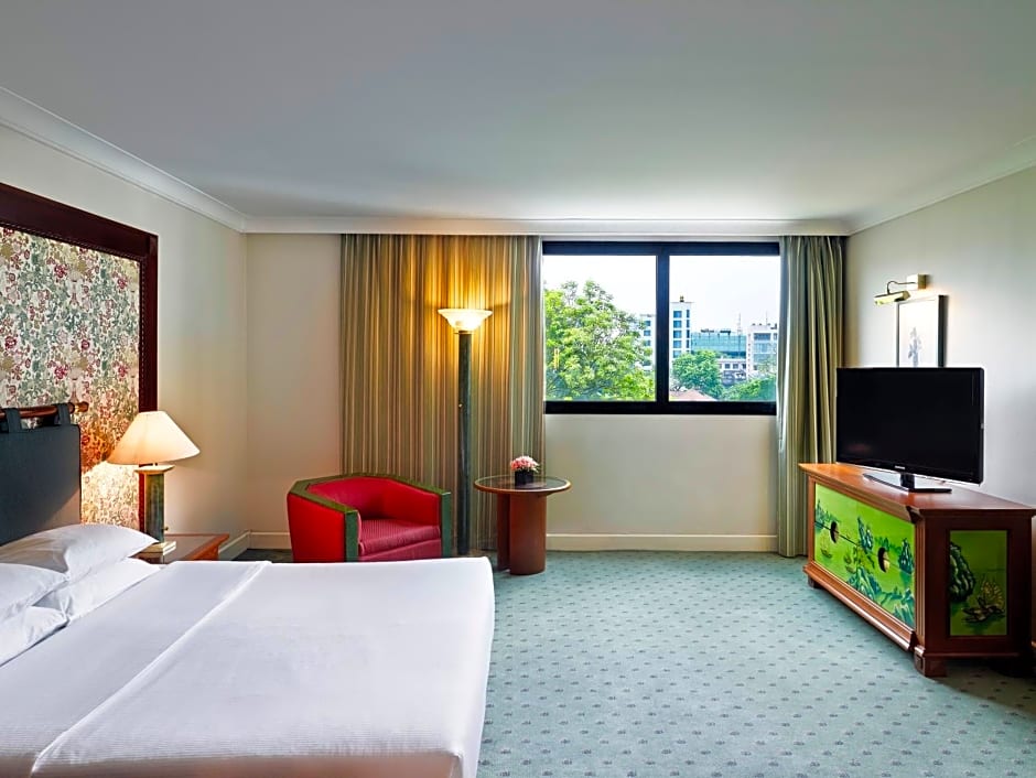 Photo 1 of 5 of Hilton Executive Suite