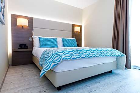 Suite with Pool View