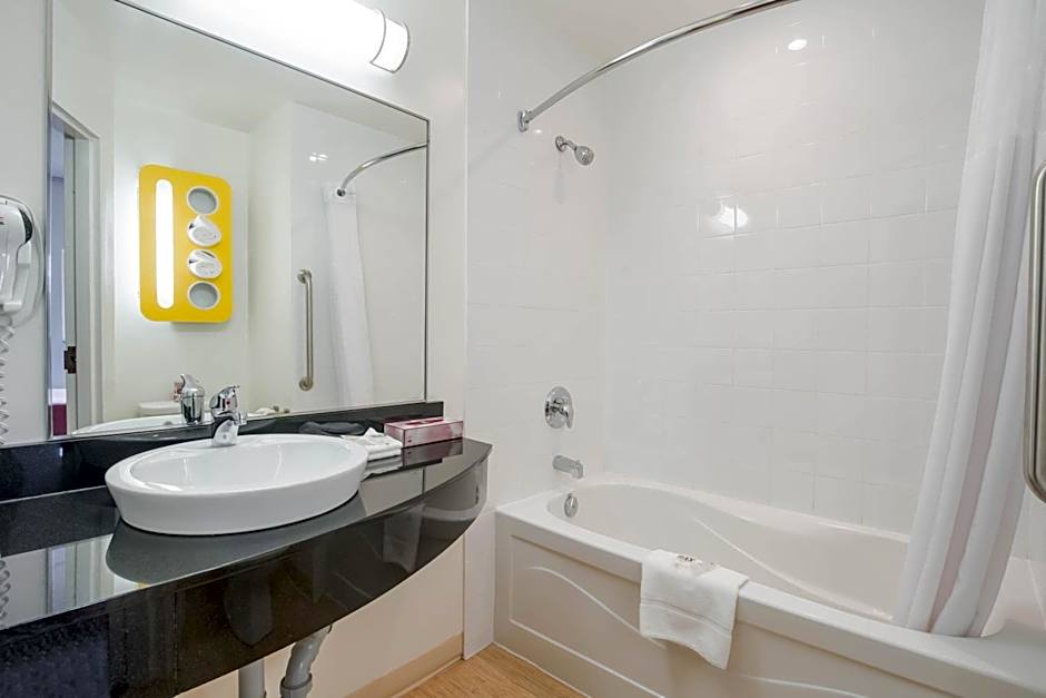 Motel 6 Kingston Ontario