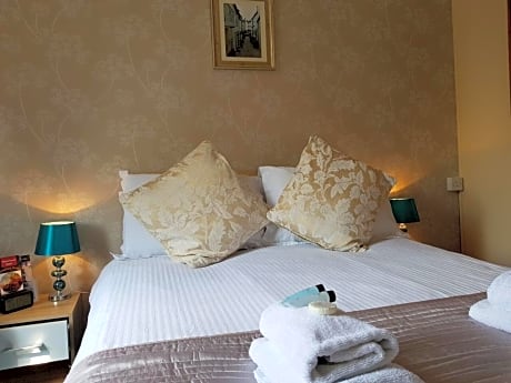 Double Room with Bathroom No. 5