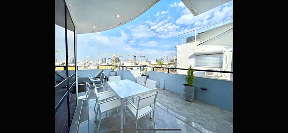 3Bedroom Suite 10 with Balcony and shelter