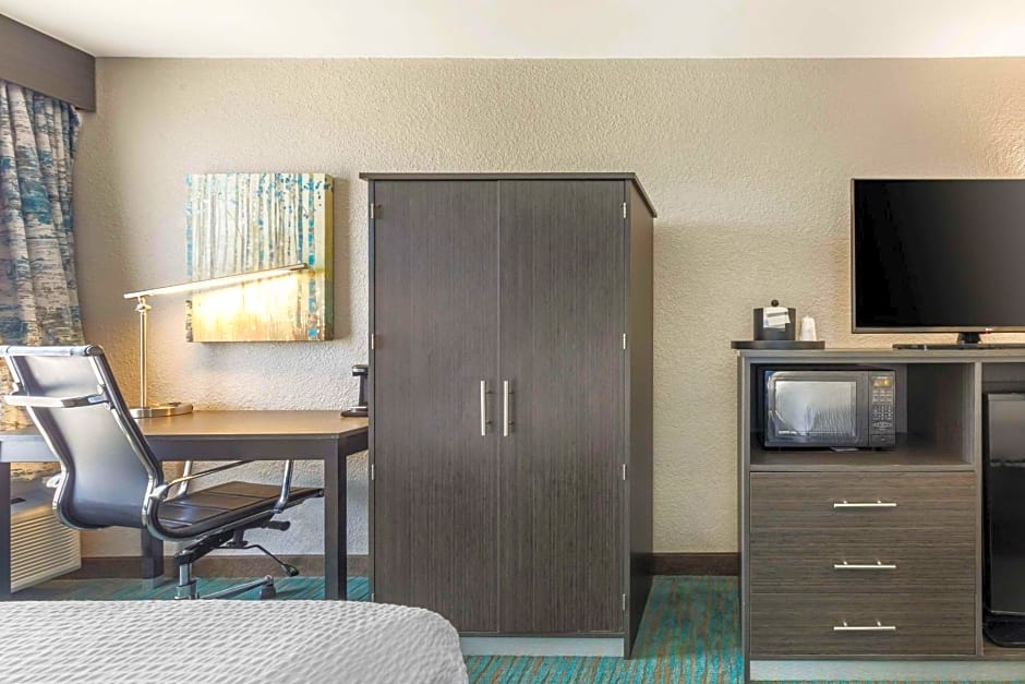 Comfort Inn Dallas North Love Field Airport