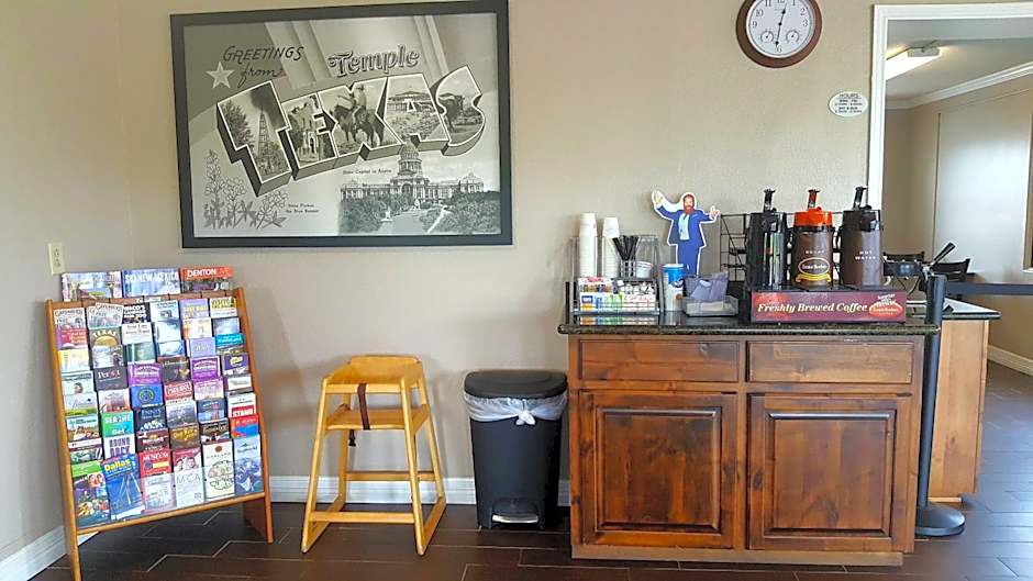 Super 8 by Wyndham Temple S. General Bruce