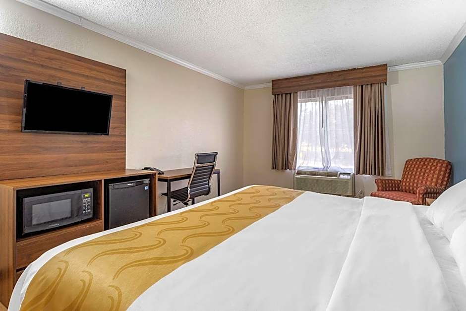 Quality Inn & Suites Ft. Jackson Maingate
