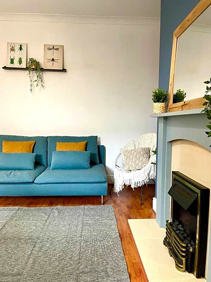 Gorgeous spacious 2 BR home 10 mins to city