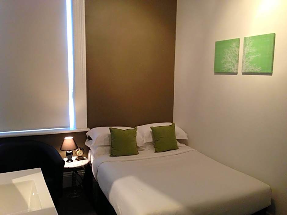 Centennial Inn on Bathurst