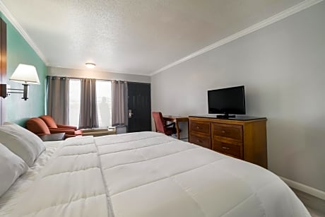 1 King Bed Accessible Smoking