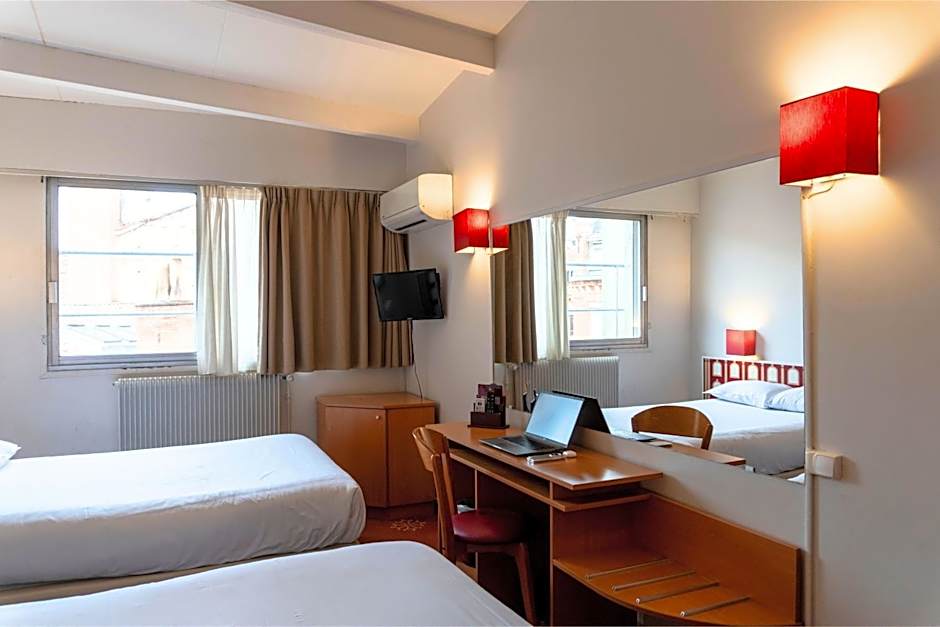 Hotel Ours Blanc - Place Victor Hugo
