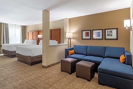 Queen Suite with Two Queen Beds and Sofa Bed - Non-Smoking