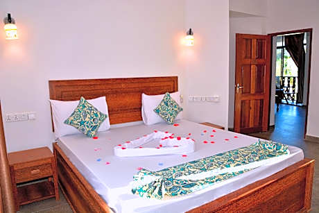 Deluxe Room with Pool Access