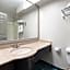 Days Inn & Suites by Wyndham Norton Shores/Muskegon