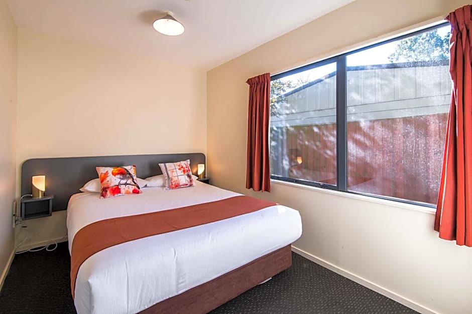 298 Westside Motor Lodge