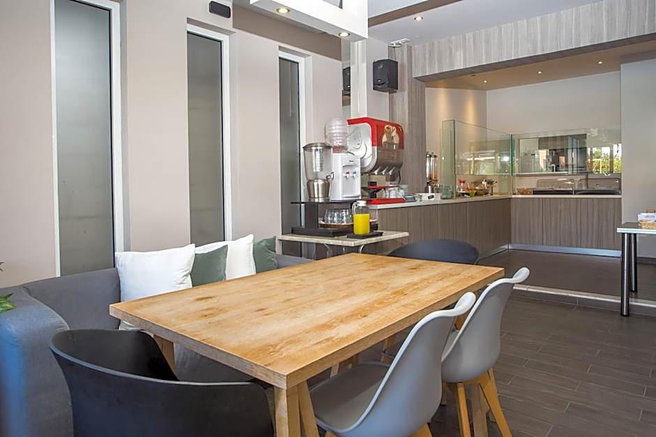 Dias Studios & Suites