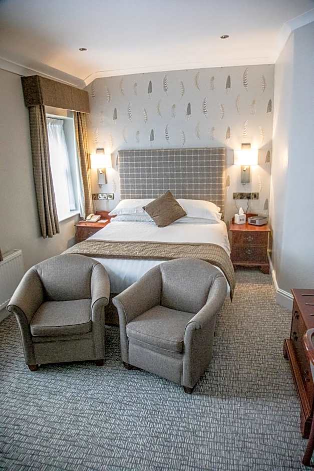 B/W Plus Buxton Lee Wood Hotel