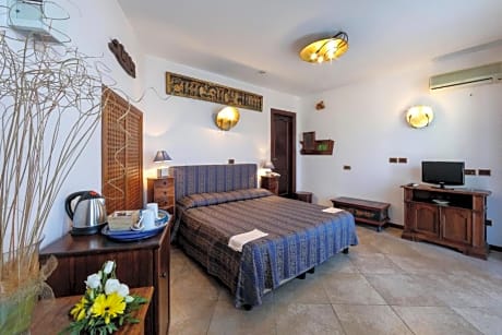Double Deluxe room with terrace and Etna View
