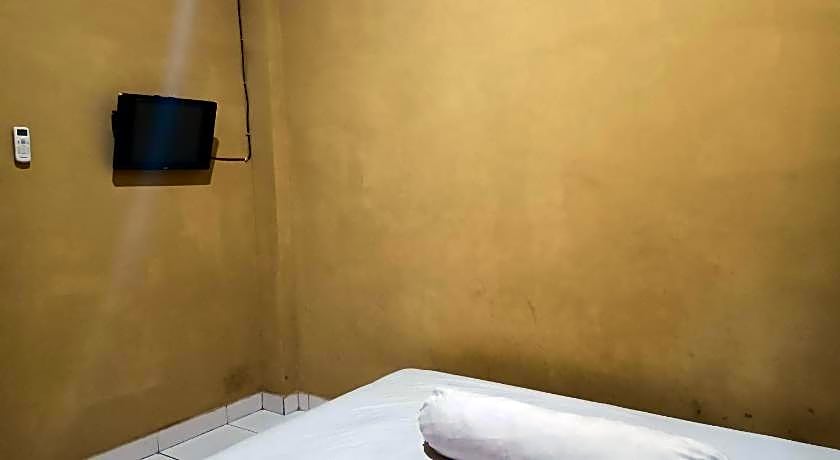OYO 93073 Penginapan 69