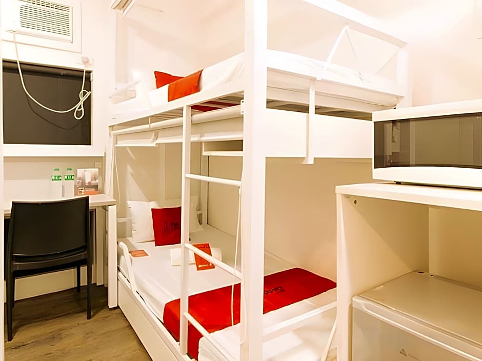 RedDoorz Hostel @ Deomar Hometel and Farm Cafe Vigan Ilocos 