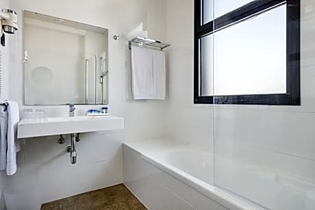 DOUBLE OR TWIN STANDARD (2+1)