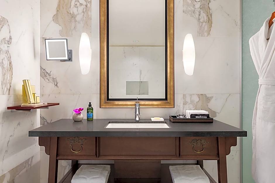 Hyatt Vancouver Downtown Alberni