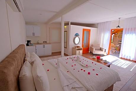 Bungalow with Roof Terrace & Sea View