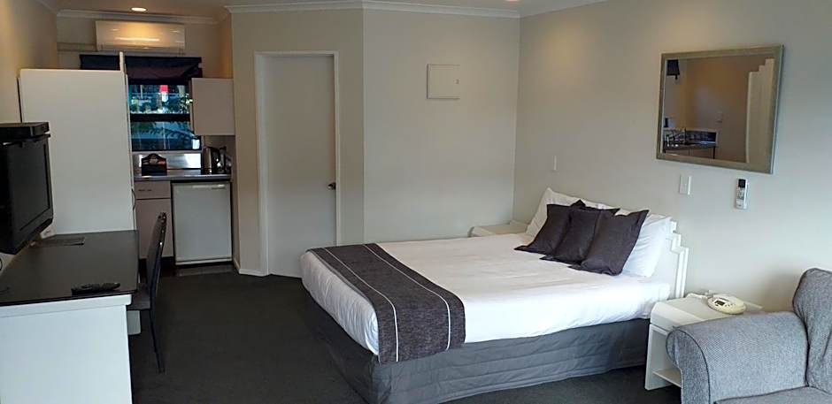 Shadzz Motel