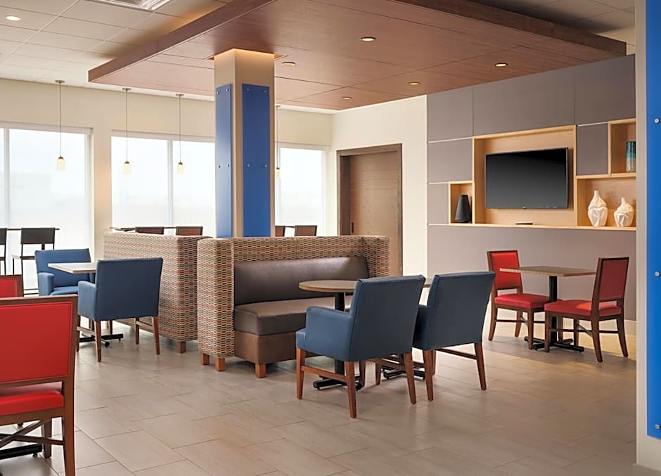 Holiday Inn Express and Suites Lockport By IHG