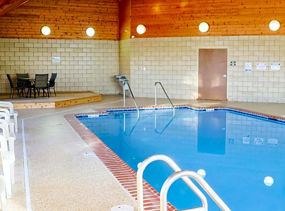 AmericInn by Wyndham Monmouth