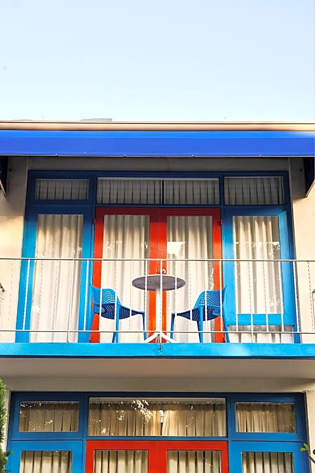 Baileys Parkside Motel by VetroBlu