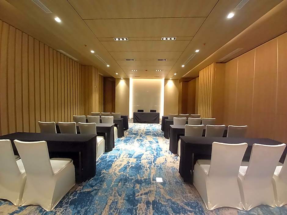 Louis Kienne Hotel Cikarang