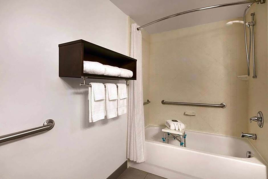 Country Inn & Suites by Radisson, London, KY