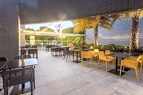 Ibis Styles Belém Hangar