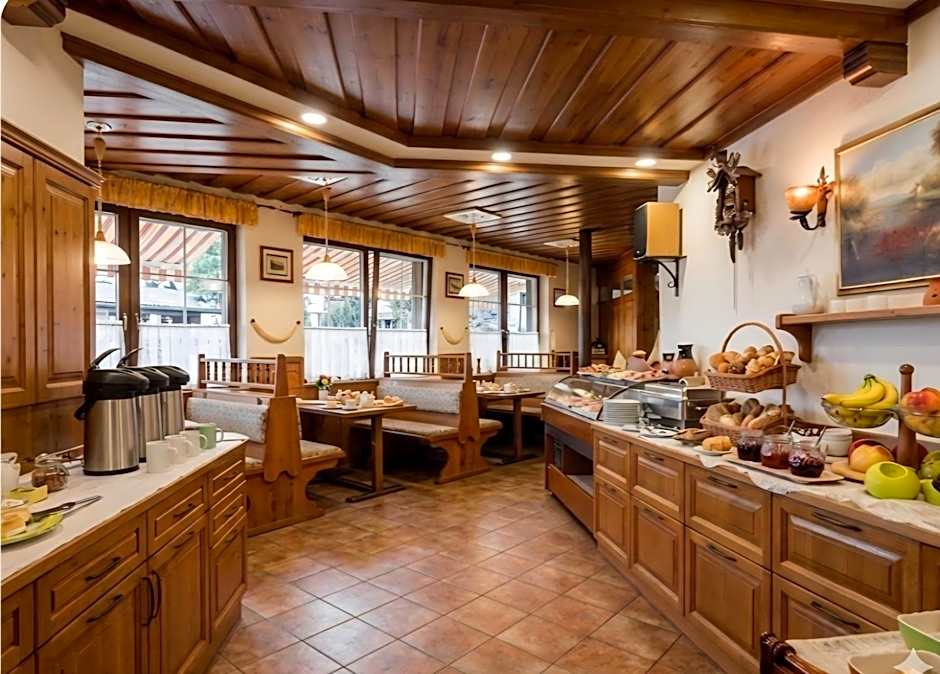 Garni Hotel & Apartments Terano