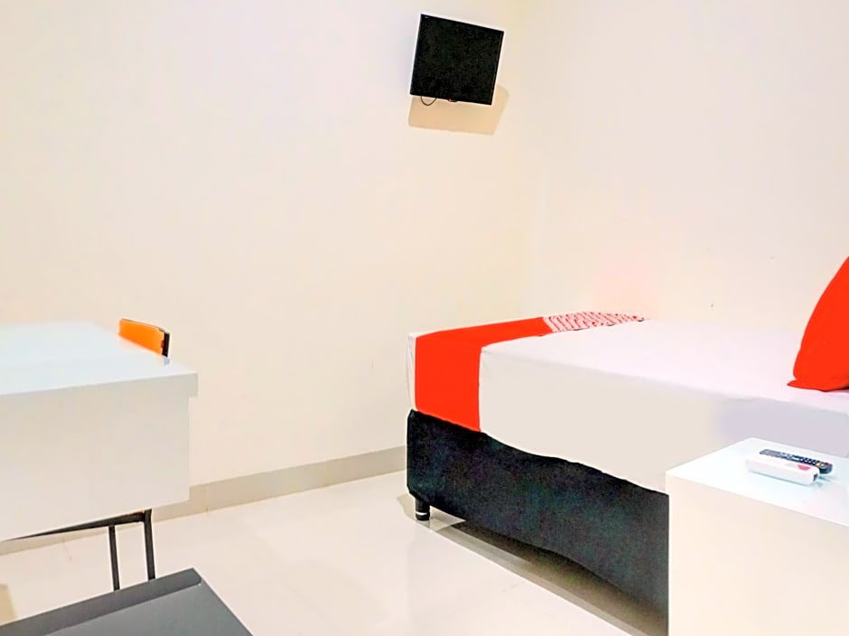 OYO 90394 Guest House Sentosa