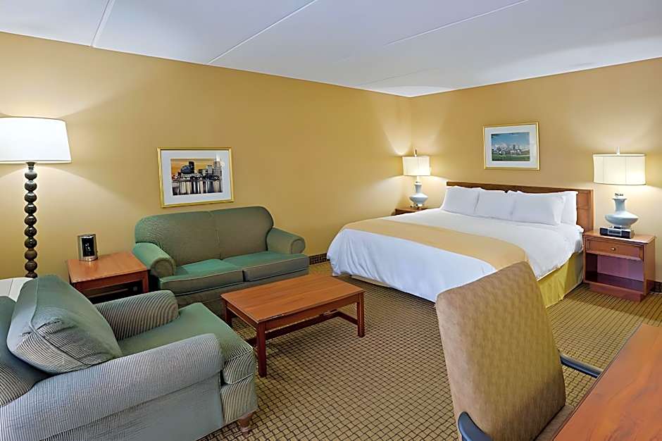 Hotel RL Cleveland Airport West