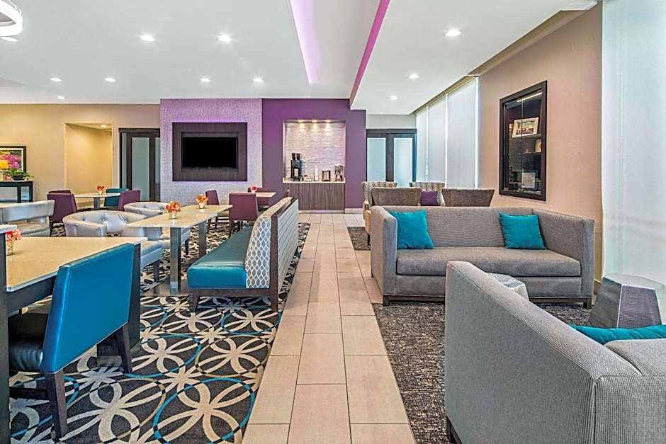 La Quinta Inn & Suites by Wyndham McAllen La Plaza Mall