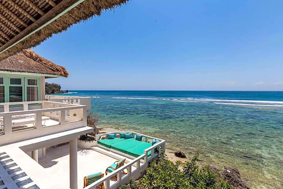 The Rocks - 6BR Beachfront Villa, Surf-in Location