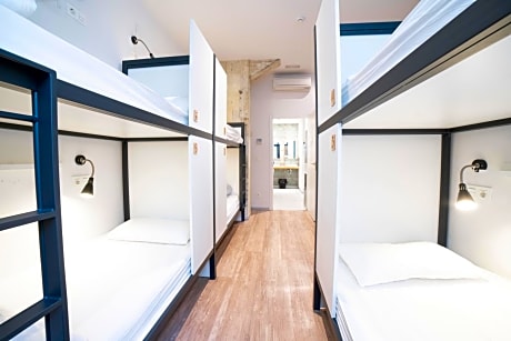Bed in 8-Bed Dormitory Room with Private Bathroom