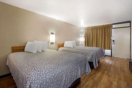 Queen Room with Two Queen Beds - Non Smoking