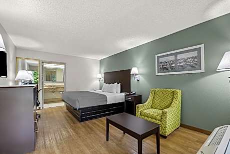 1 King Bed, Nonsmoking