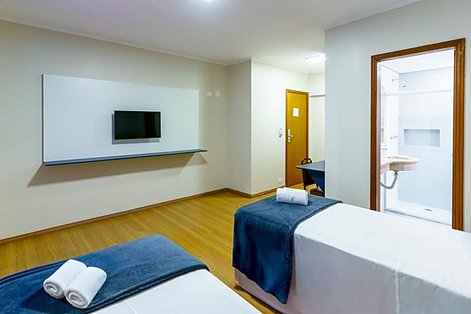 Carillon Plaza Hotel