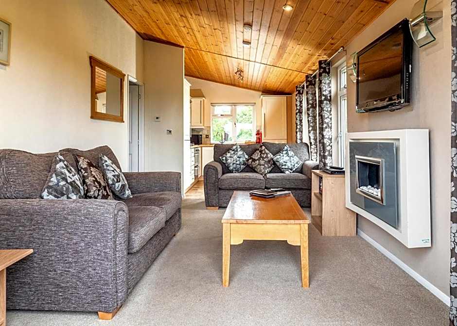 Athelington Hall Farm Lodges