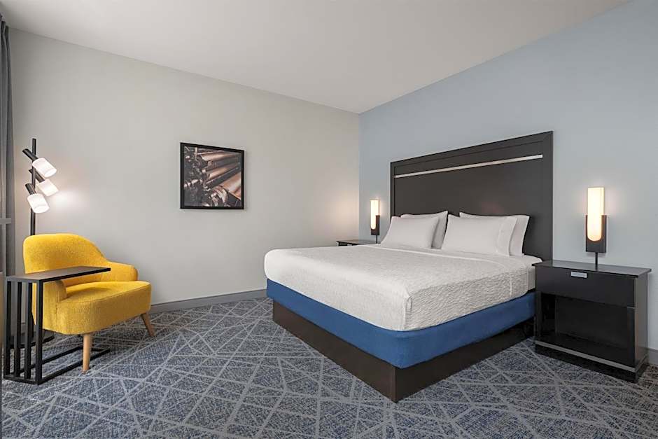 Hampton Inn & Suites Cincinnati-Downtown