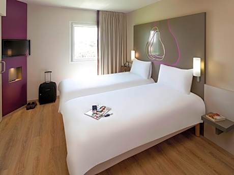 Standard Room with 2 single beds