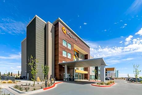 La Quinta Inn & Suites by Wyndham El Paso East Loop-375