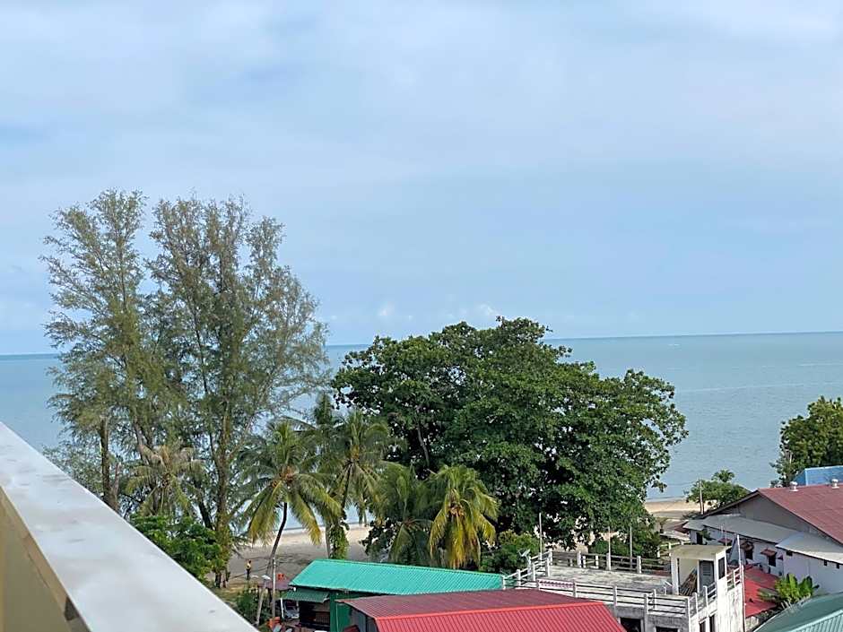 By The Sea Side Seaview and Mountain View 252