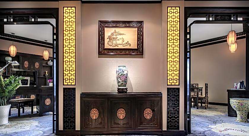 Zhongwei Green Lake Hotel Kunming