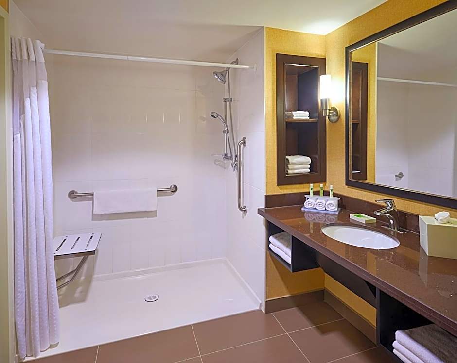 Holiday Inn Express & Suites Timmins by IHG