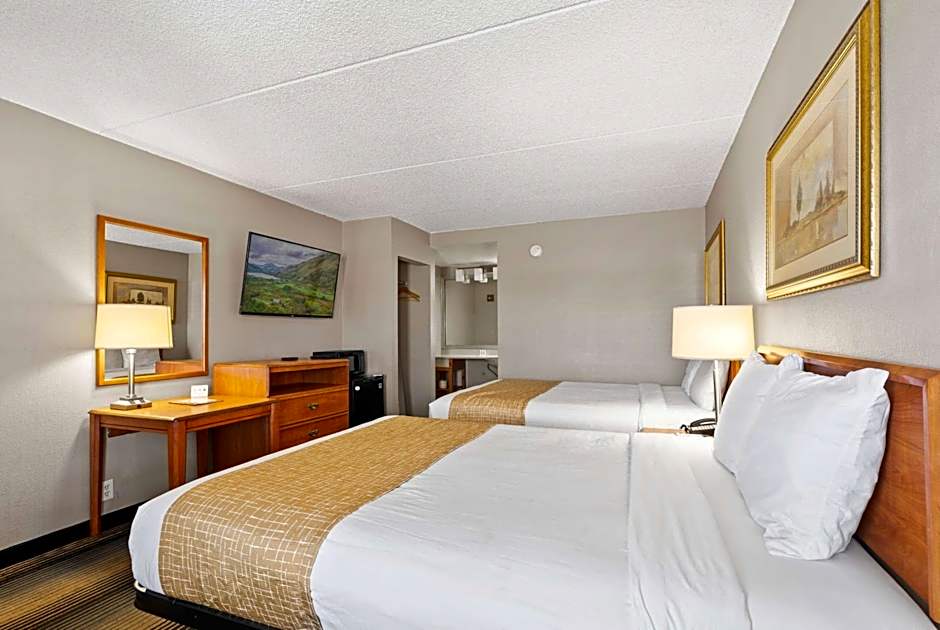 Travelodge by Wyndham Pueblo