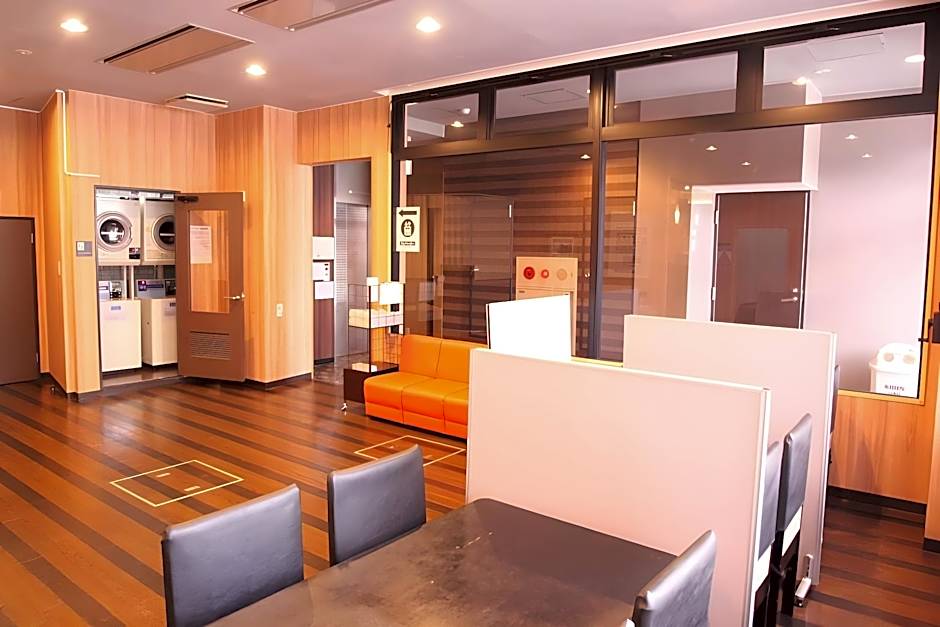 Apa Hotel Tsubamesanjo-Ekimae